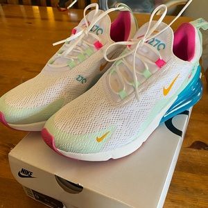 Nike W Air Max 270 Tennis Shoes
